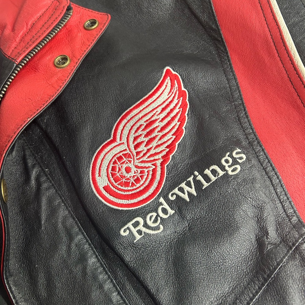 Beautiful rare 90s leather Detroit Red Wings STARTER jacket. - Picture 3 of 5